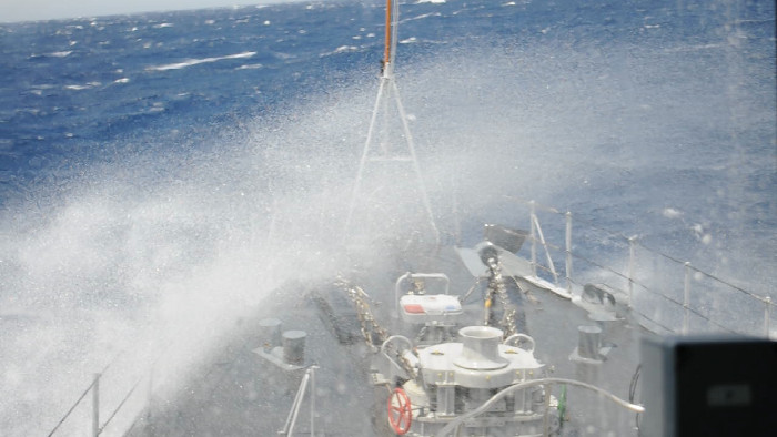 Heavy Weather Ship Handling Simulation